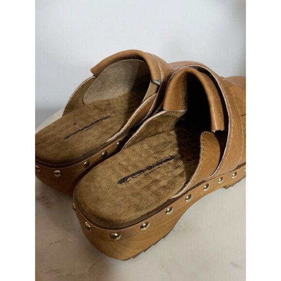 Kelsi Dagger Leather Studded Wooden Bottom Hobby Clogs Mules Tan Size 6 NEW - Picture 5 of 6